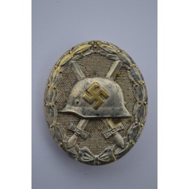  Silver Wound Badge marked 30 wide pin, by Hauptmnzamt Wien.
