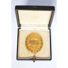 Wound Badge Gold marked 30 with case by Hauptmnzamt Wien