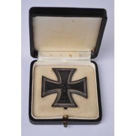 IRON CROSS FIRST CLASS 1939 MARKED L/52 IN CASE BY C. F. ZIMMERMANN.