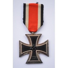 Iron Cross Second Class 1939 marked 16 of maker Alois Rettenmeyer, Schwabisch-Gmünd.
