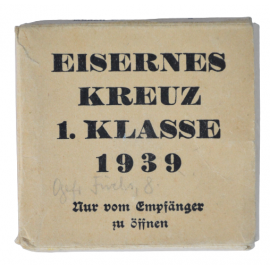 IRON CROSS FIRST CLASS 1939 MARKED 100 IN CARTON AND CASE BY Rudolf Wächtler & Lange, Mittweida.