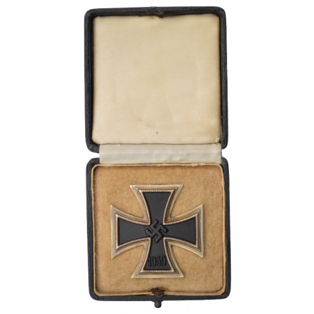 IRON CROSS FIRST CLASS 1939 MARKED 3 IN CASE MARKED BY WILHELM DEUMER.