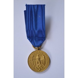 A SECOND WAR GERMAN ARMY LONG SERVICE MEDAL - 12 YEARS.