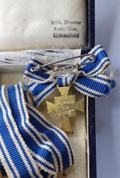 MOTHER’S CROSS GOLD WITH MINIATURE IN BOX Maker Wilhelm Deumer, Lüdenscheid