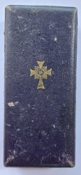 An Honour Cross of the German Mother, Gold Grade with Case, by Richard Sieper & Söhne, Lüdenscheid