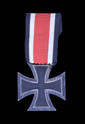 Iron Cross Second Class 1939 marked 25 maker Arbeitsgemeinschaft der Graveur- Gold- und Silberschemiedeinnungen.
