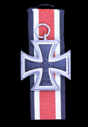 Iron Cross Second Class 1939 unmarked 100 of maker Rudolf Wächtler & Lange, Mittweida.
