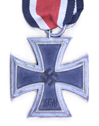Iron Cross Second Class 1939 unmarked 3 of maker Wilhelm Deumer, Lüdenscheid.