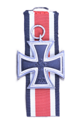 Iron Cross Second Class 1939 unmarked 100 of maker Rudolf Wächtler & Lange, Mittweida.