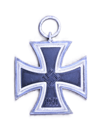 Iron Cross Second Class 1939 unmarked 100 of maker Rudolf Wächtler & Lange, Mittweida.