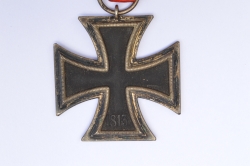 Iron Cross Second Class 1939 marked 25 maker Arbeitsgemeinschaft der Graveur- Gold- und Silberschemiedeinnungen.