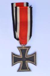 Iron Cross Second Class 1939 marked 25 maker Arbeitsgemeinschaft der Graveur- Gold- und Silberschemiedeinnungen.