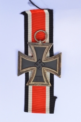 Iron Cross Second Class 1939 unmarked 24 of maker Arbeitsgemeinschaft der Hanauer Plaketten Hersteller, Hanau.