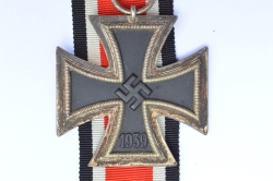 Iron Cross Second Class 1939 unmarked 24 of maker Arbeitsgemeinschaft der Hanauer Plaketten Hersteller, Hanau.