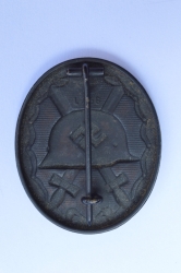 Black Wound Badge marked L/56 maker Funke & Brünninghaus.