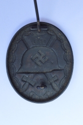 Black Wound Badge marked L/56 maker Funke & Brünninghaus.