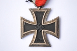 Iron Cross Second Class 1939 marked 24 of maker Arbeitsgemeinschaft der Hanauer Plaketten Hersteller, Hanau.
