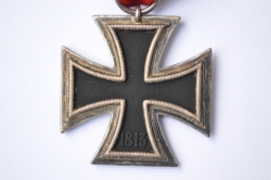 Iron Cross Second Class 1939 marked 24 of maker Arbeitsgemeinschaft der Hanauer Plaketten Hersteller, Hanau.
