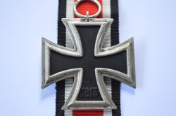Iron Cross Second Class 1939 marked 44 of maker Jakob Bengel, Idar/Oberdonau