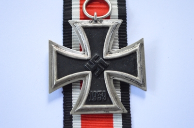 Iron Cross Second Class 1939 marked 44 of maker Jakob Bengel, Idar/Oberdonau