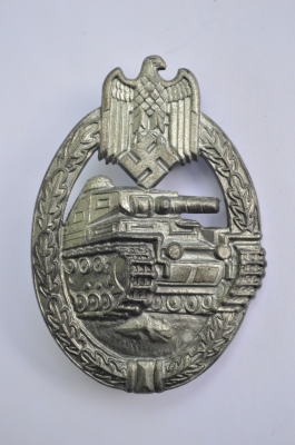 AN SILVER GRADE TANK BADGE MARKED FRANK & REIF, STUTTGART.