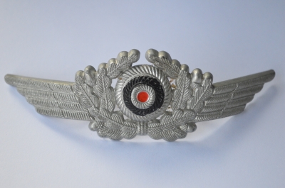 A Luftwaffe Nco’s Visor Cap Wreath And Cockade Insignia