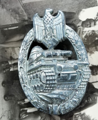 Panzer assault badge in silver – Unknown maker ‘Daisy’