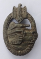 AN BRONZE GRADE TANK BADGE MARKED R.K. maker Rudolf A. Karneth & Söhne, Gablonz a.d. Neisse.