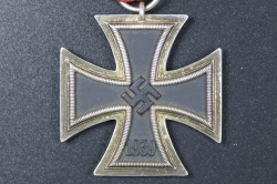 Iron Cross Second Class 1939 unmarked 25 maker Arbeitsgemeinschaft der Graveur- Gold- und Silberschemiedeinnungen.