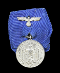 A SECOND WAR GERMAN WEHRMACHT LONG SERVICE MEDAL - 4 YEARS.