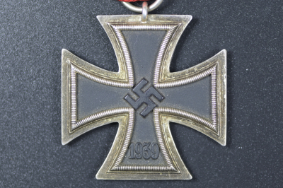 Iron Cross Second Class 1939 unmarked 25 maker Arbeitsgemeinschaft der Graveur- Gold- und Silberschemiedeinnungen.